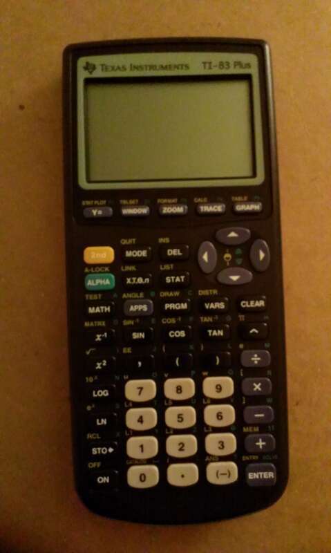 Calculadora Modelo TI-83 Marca Texas Instruments.