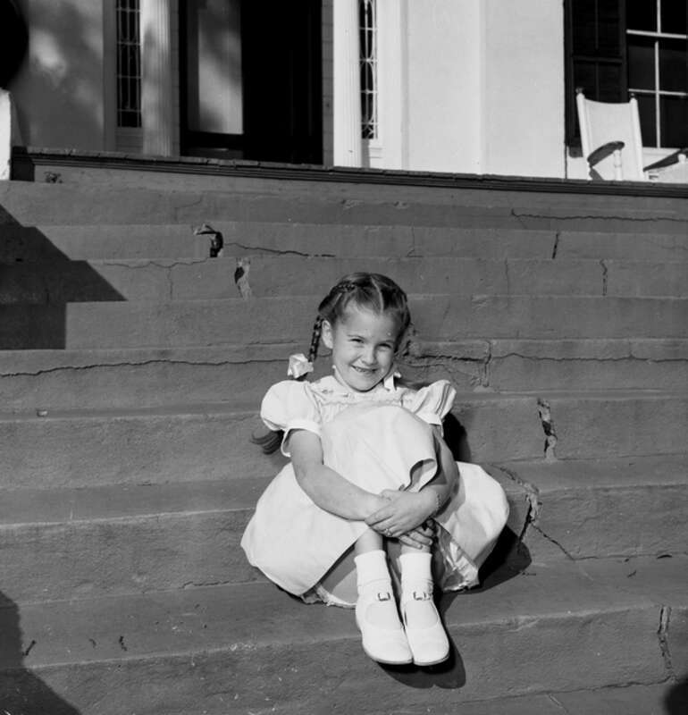 Persistent URL: floridamemory.com/items/show/260770
Local call number: TD00215J
Title: Darby Collins, daughter of Governor LeRoy Collins, at &quot;The Grove&quot; in Tallahassee, Florida
Date: January 2, 1957
Physical descrip: 1 photonegative - b&amp;amp;w - 60