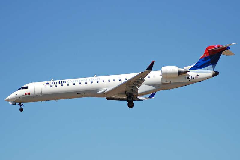 Delta Connection Canadair CRJ-700; N712EV@LAX;18.04.2007/463mu