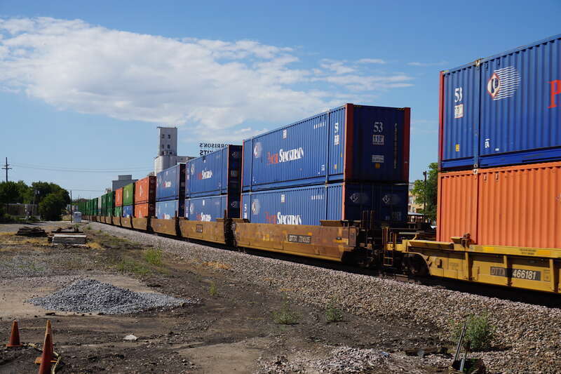 A Union Pacific freight train, led by GE C45ACCTE #7767 and EMD SD70ACe #8921, in Denton, Texas (United States).