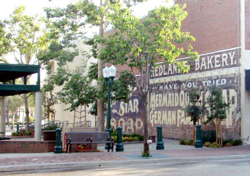 (1 in a multiple picture set)
Ed Hales Park on the corner of 5th St. and State in Downtown Redlands, CA.