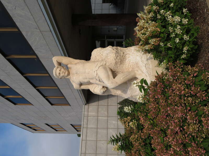 Earthbound Monument, Dedicated in 1956
John Karl Daniels (Sculptor)
Minnesota State Capitol, St. Paul, Minnesota, USA

Features a man bound by stone and is dedicated to those who served the nation in war.