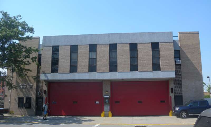 Looking north across Greenpoint Avenue on a sunny afternoon. Coords set by Geosetter.