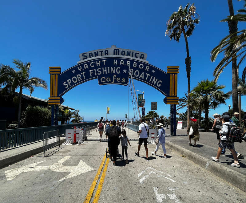 Entrée de la jetée de Santa Monica (juillet 2022).