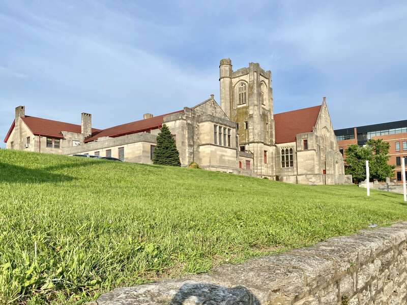 Built in 1913-1915, this Gothic Revival-style building was constructed by Frank Corbin for the congregation of the First Baptist Church of Lexington, organized in 1786, and was the largest church by seating capacity in the Southern United States at