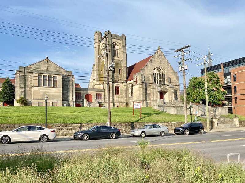 Built in 1913-1915, this Gothic Revival-style building was constructed by Frank Corbin for the congregation of the First Baptist Church of Lexington, organized in 1786, and was the largest church by seating capacity in the Southern United States at