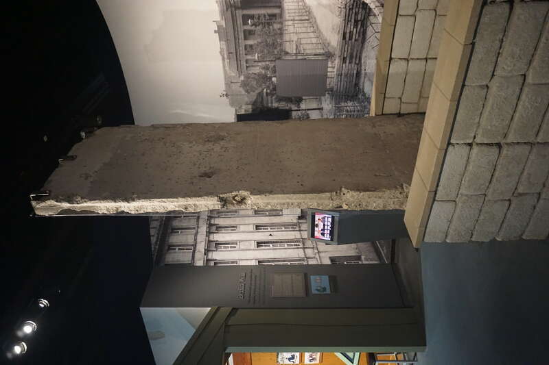 A segment of the Berlin Wall at the George H.W. Bush Presidential Library and Museum in College Station, Texas (United States).