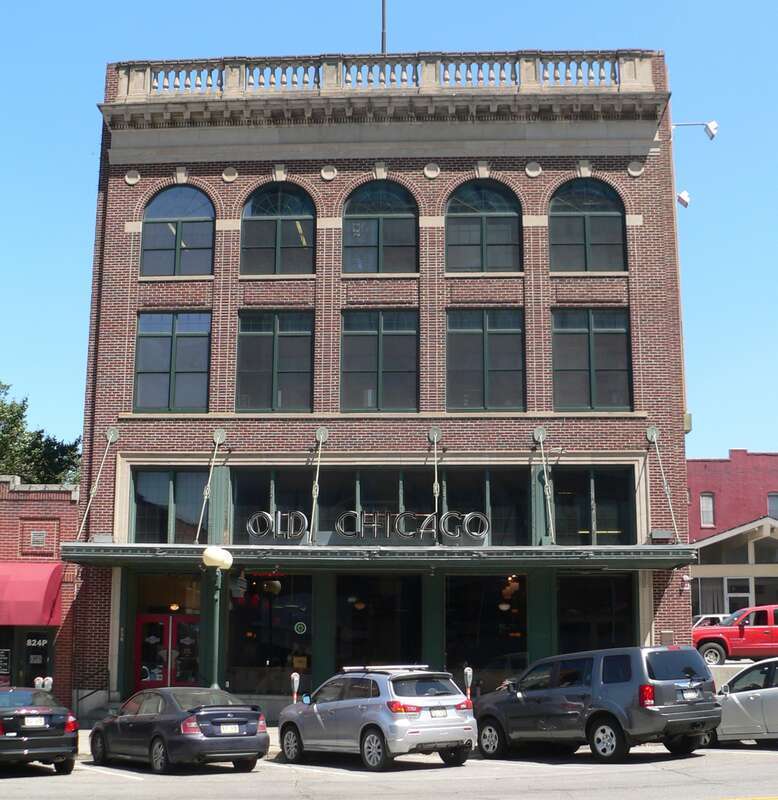 Haymarket District in Lincoln, Nebraska: Lincoln Fixture building, located at 826 P Street; seen from the south.  According to a plaque on the building, it was designed by architects Fiske &amp;amp; Meginnis, and built in 1922.
