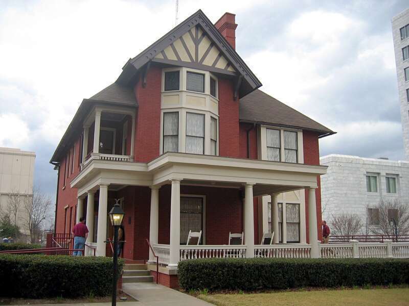 Photograph of the Margaret Mitchell House in  Atlanta, Georgia (U.S. state)|Georgia.


Credits
Taken by Jin-Ping Han on January 30th 2006 using a Canon Inc. Powershot S400 digital camera