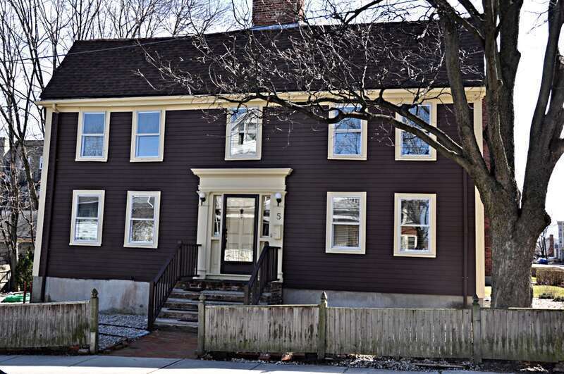 A photograph of the historic Edward Oakes House in Medford, Massachusetts.