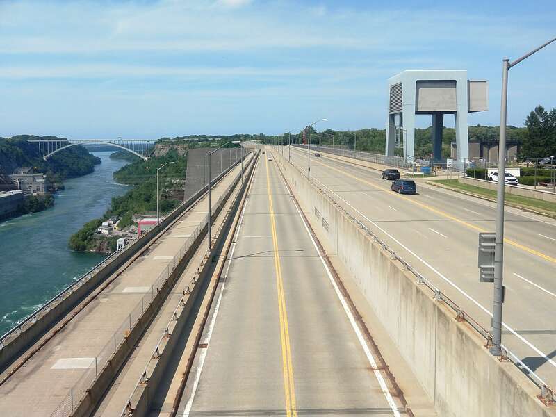 Photo of Niagara Scenic Parkway looking north from the Niagara Power Vista at the Robert Moses Niagara Hydroelectric Power Station in Lewiston, New York. The roadway directly below was formerly the northbound lanes of the parkway (previously named