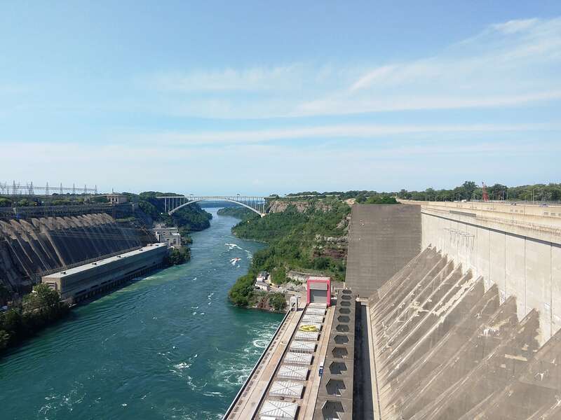 Photo of the Robert Moses Niagara Power Plant, Sir Adam Beck Hydroelectric Generating Stations, and the Lewiston–Queenston Bridge as seen from the Niagara Power Vista observation deck looking north.