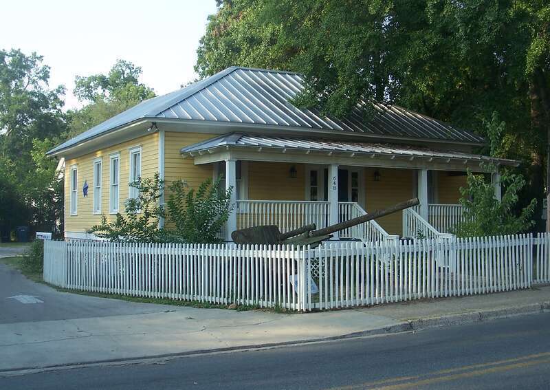 Tallahassee, Florida: Woman's Working Band House