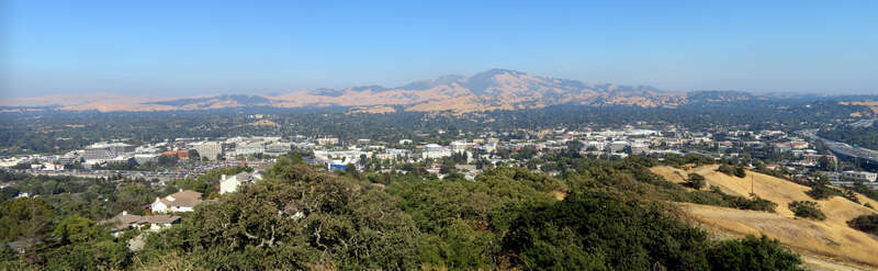 Walnut Creek and Mount Diablo viewed from a hill in August 2018