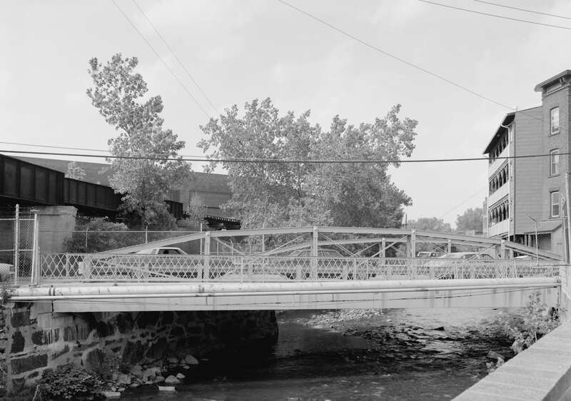 Washington Avenue Lenticular Truss Bridge, Spanning Mad River, Waterbury (New Haven County, Connecticut)