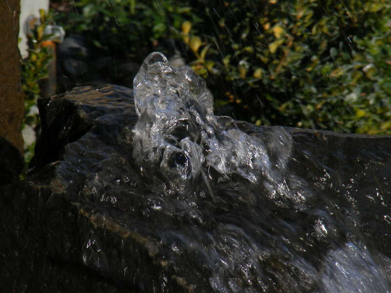 A sequence of photos showing diffrent exposure times.