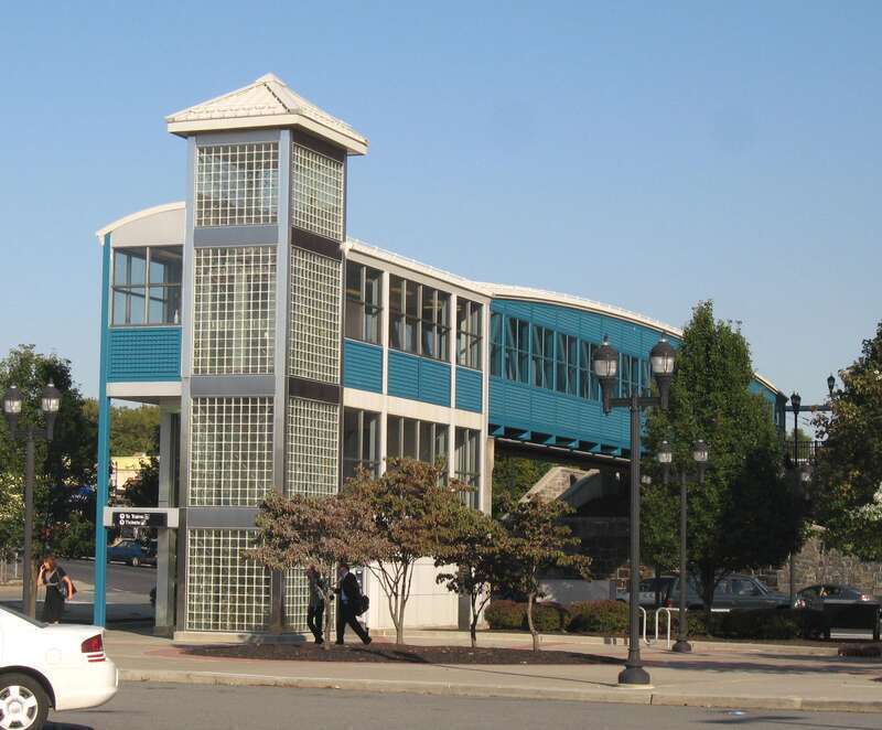 Looking east at en:West Side Avenue (HBLR station) on a sunny early afternoon.