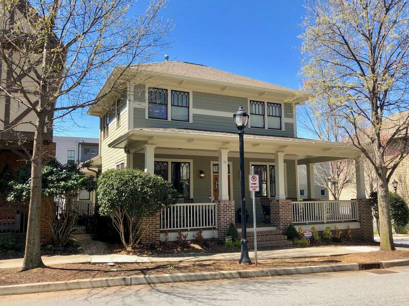 A development from the early 2000s, Glenwood Park is located at the east end of Atlanta's Grant Park neighborhood, and was designed by the firm Historical Concepts, utilizing high-quality neo-traditional design with a modern twist.