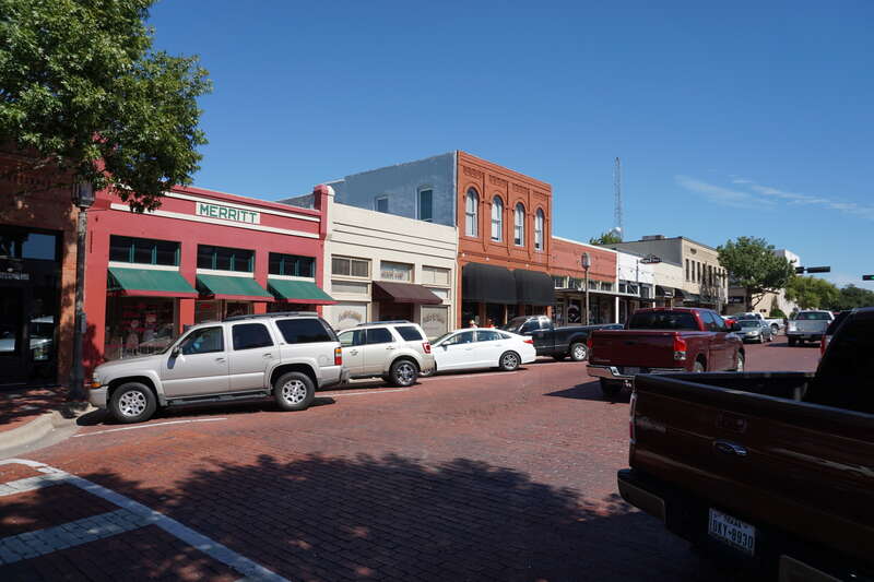 15th Street in Plano, Texas (United States).