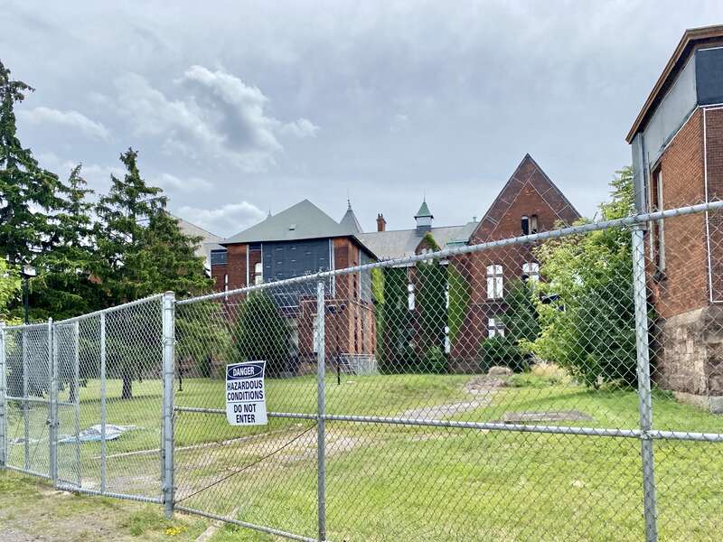 Built in 1870, this Richardsonian Romanesque-style former psychiatric hospital was designed by Henry Hobson Richardson to serve the population of the rapidly growing urban areas in Western New York with more advanced mental health treatment.  Sitting