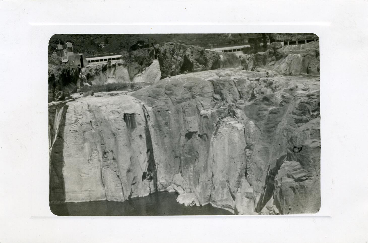 Image Title: Snake River - Shoshone Falls
Date: c.1930
Place: Shoshone Falls, Snake River, Twin Falls, Idaho
Description/Caption:
Medium: vernacular black and white photograph
Photographer/Maker: Unknown
Cite as: ID-B-0067,