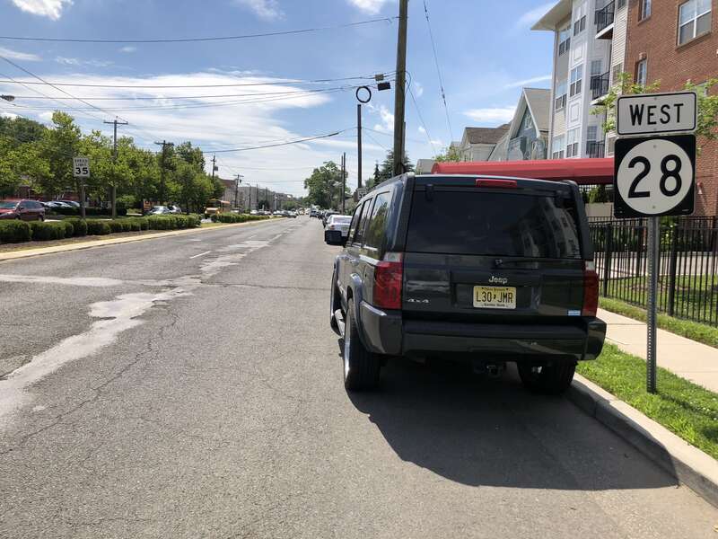 View west along New Jersey State Route 28 (Westfield Avenue) at Grove Street in Elizabeth, Union County, New Jersey