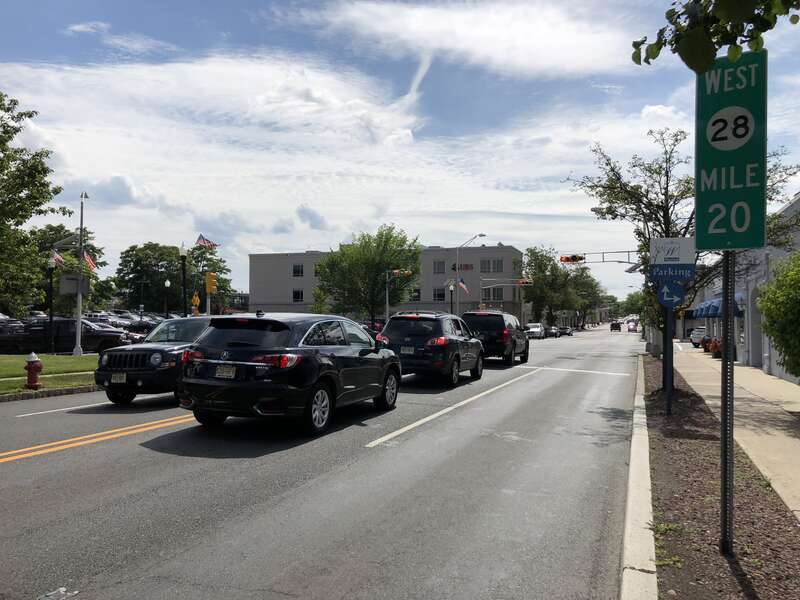View west along New Jersey State Route 28 (North Avenue) just east of Union County Route 613 (Central Avenue) in Westfield, Union County, New Jersey