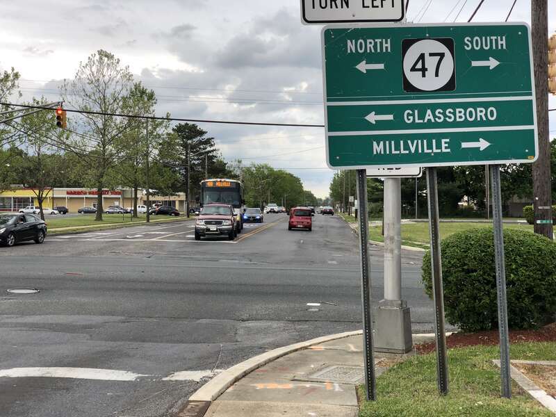 View east along Cumberland County Route 540 (Park Avenue) at New Jersey State Route 47 (Delsea Drive) in Vineland, Cumberland County, New Jersey