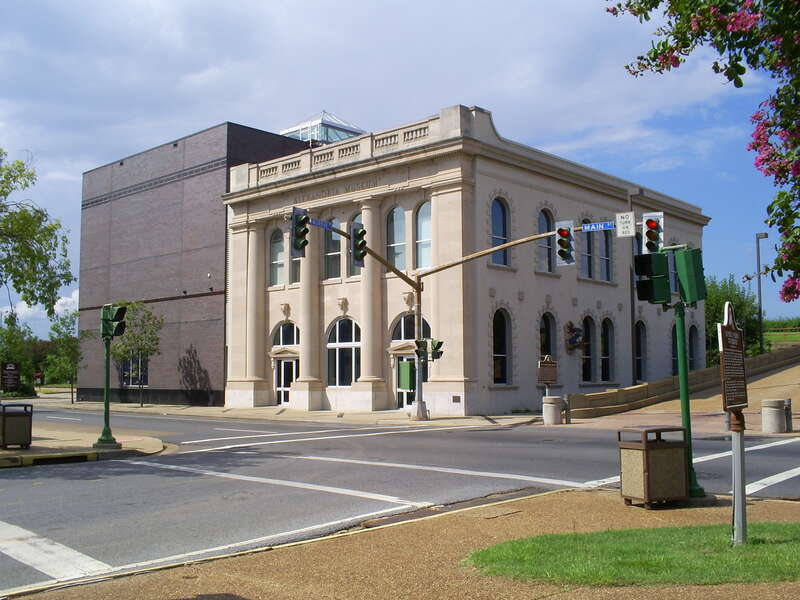 A view of the Alexandria museum in Rapides Parish Louisiana, USA.  Once a bank, it is listed on the National Register of Historic Places.