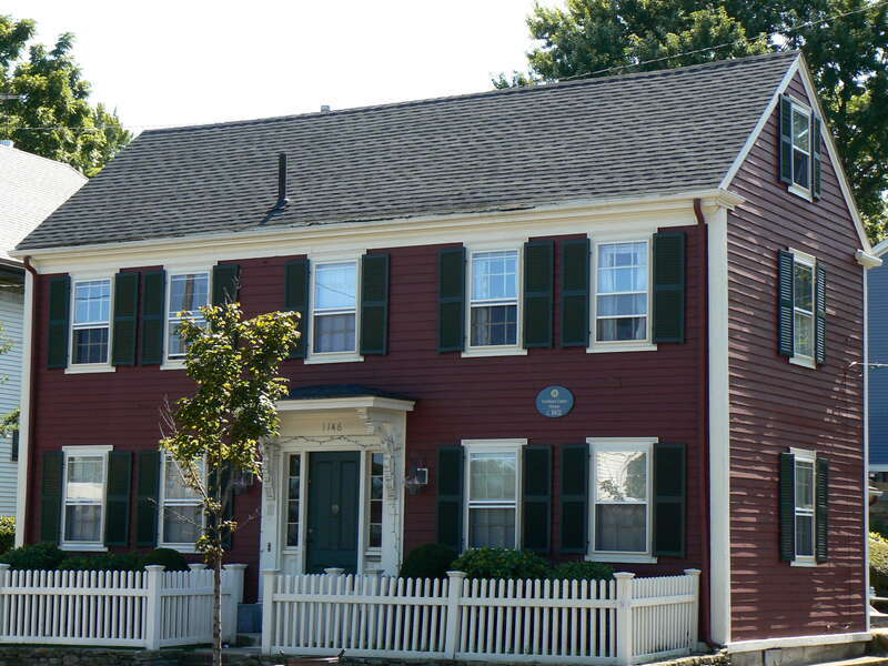 A photograph of the historic Gershom Cutter House in Arlington.