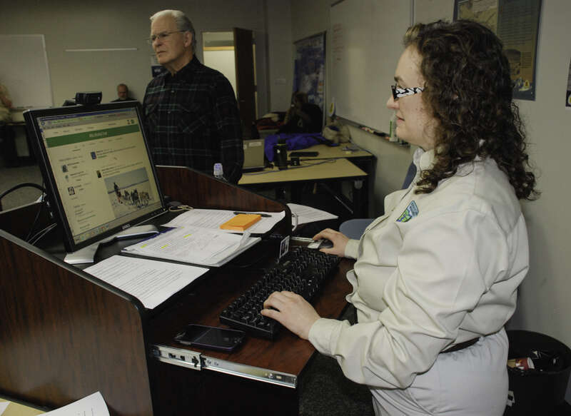 Marnie Graham at the helm tweeting answers to questions coming in for mushers and dogs in the room.