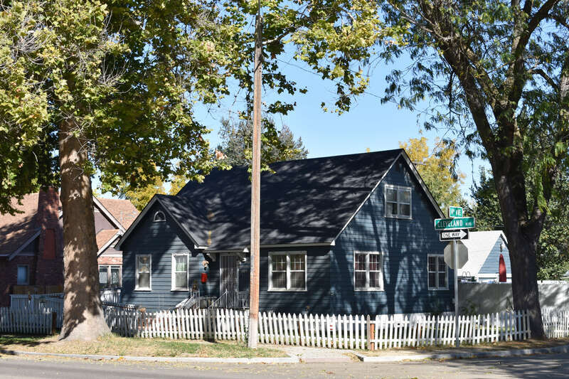The former parsonage (1940) of Boone Memorial Church is part of the Caldwell Residential Historic District, also known as the Steunenberg Historic District.