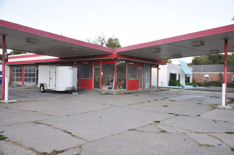 Dawson's Conoco Service Station