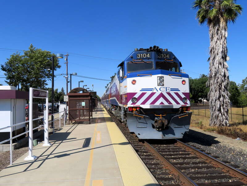 Eastbound ACE train leaving Pleasanton station in July 2018