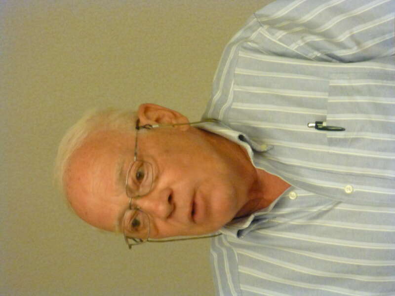 en:Ellery Schempp lecturing at an East Bay Atheists meeting in the community meeting room of the Berkeley Public Library.