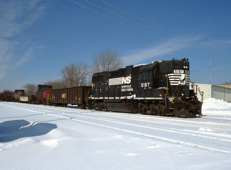 An NS High Nose GP38-2 leads a empty bottle train east on the IHB Main. This train was so hot, it made a 15 degree day feel like 80!