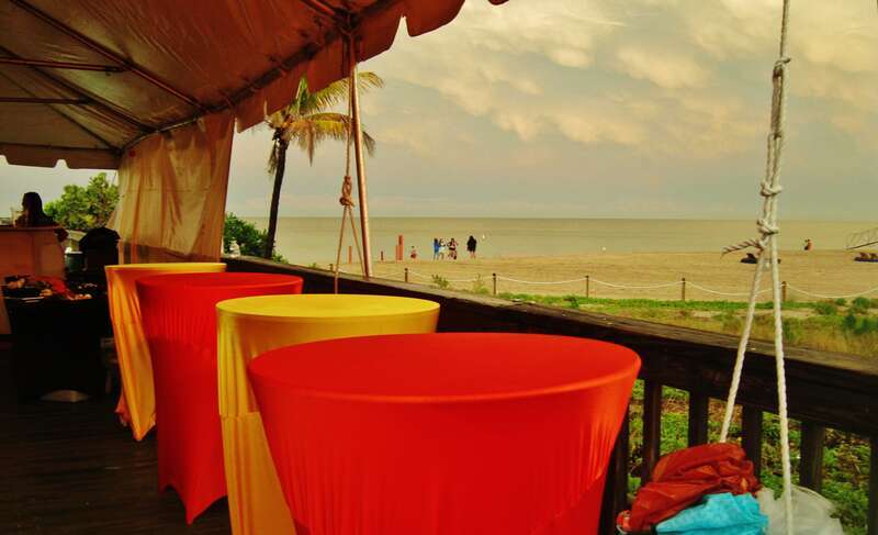 La fête va bientôt commencer... / Soon the party will go on in Pompano Beach, Florida