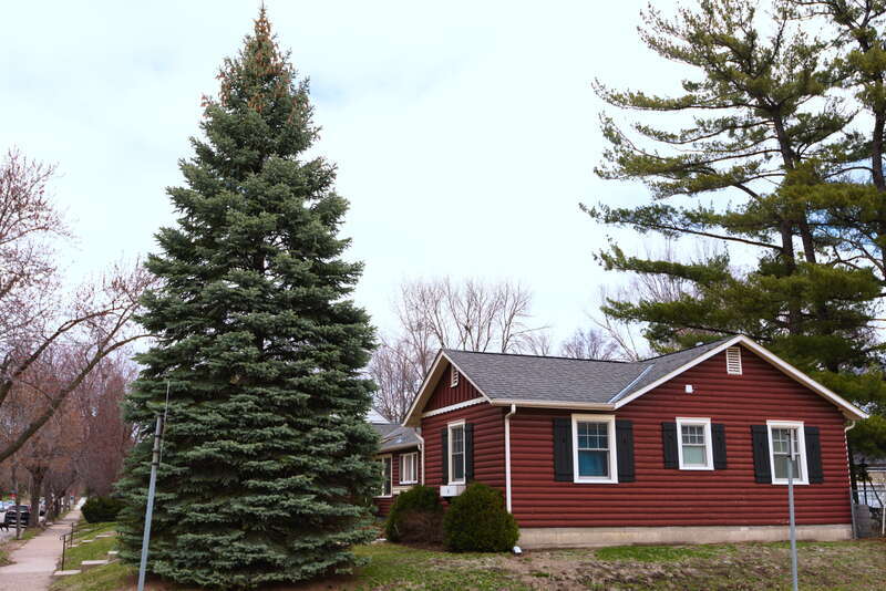 The neighborhood of Kenny is in the Southwest community.
Minneapolis is split into 11 communities which are split into 86+ neighborhoods. My goal in 2022 is to take photos in all neighborhoods in Mpls in roughly alphabetical order.

2022-06-30 This