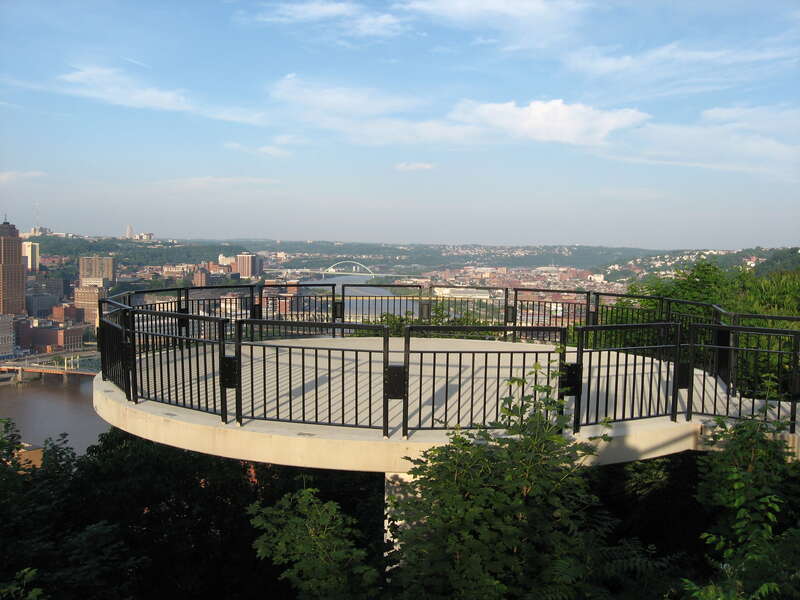 Viewing platform to view the Pittsburgh skyline from Mount Washington
