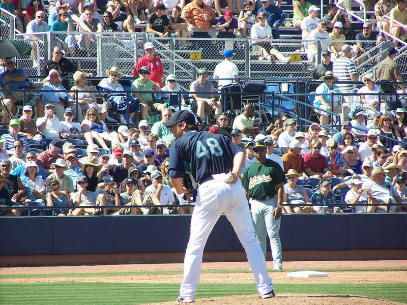 Roy Corcoran pitches one inning during the Mariners' 8-5 win over the Oakland A's.
