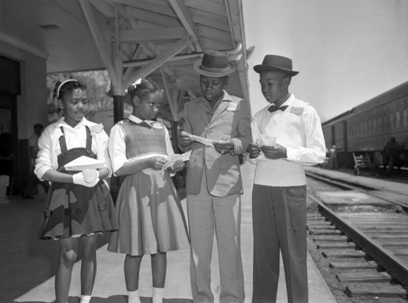 Persistent URL: floridamemory.com/items/show/263009
Local call number: TD00868
Title: Unidentified children at the railroad depot in Tallahassee, Florida 
Date: April 6, 1960
Physical descrip: 1 photonegative - b&amp;amp;w - 4 x 5 in.
Series Title: