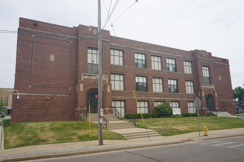 Les Paul Middle School in Waukesha, Wisconsin (United States).