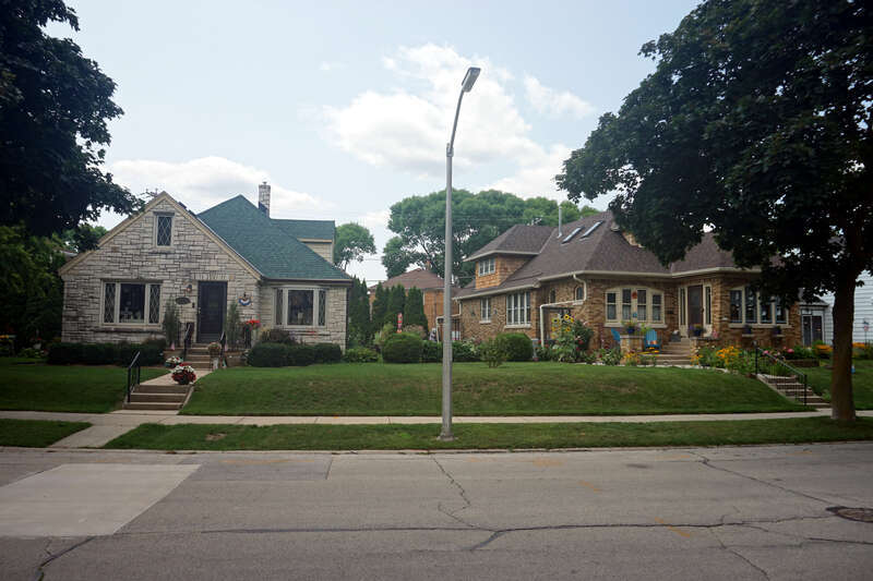 The Juneau Highlands Residential Historic District in West Allis, Wisconsin (United States).