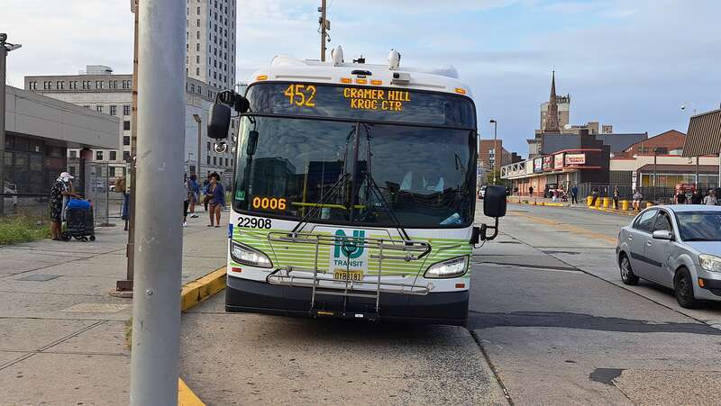 NJT NFI XE40 #22908 on the 452