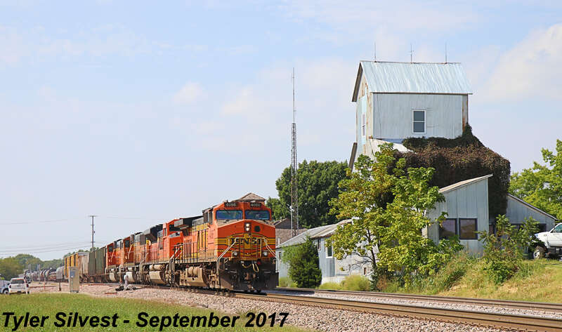 Burlington Northern Santa Fe 4066(C44-9W), 9023(SD70ACe), 8886(SD70MAC) and 9738(SD70MACe) Lead a Northbound Manifest on the BNSF Fort Scott Sub at the Noland Road Crossing south of Santa Fe Trail Drive in Lenexa, Kansas.
Train: H TULLIN1 15
Video