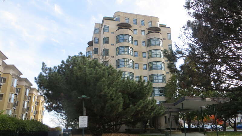 20181102 22 Prospect Ave. @ Knapp St., Milwaukee