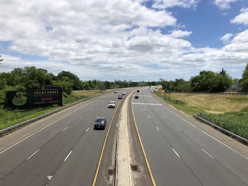 View east along New Jersey State Route 446 (Atlantic City Expressway) from the overpass for Franklin Boulevard in Pleasantville, Atlantic County, New Jersey