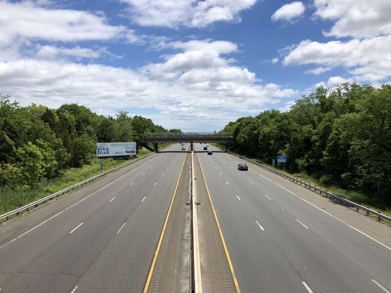 View east along New Jersey State Route 446 (Atlantic City Expressway) from the overpass for Linden Avenue in Pleasantville, Atlantic County, New Jersey