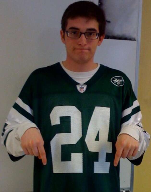 The first posture of the ASL sign NERVOUS (wikt:en:1@InsideTrunkhigh-FingerDown-1@InsideTrunkhigh-FingerDown SmallSidetoside)