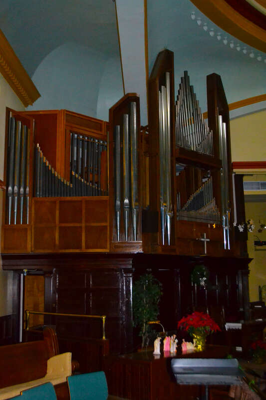 The original organ was 2 manual, 18 rank installed by Estey at the First Christian Church in 1913 (opus 1111).
https://pipeorgandatabase.org/organ/28128

Pictured is an expanded 3, 35 instrument based on the original. Estey also installed an 8 rank